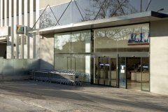 fenster-supermercado-aldi-terrassa-lateral