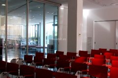 fenster-biblioteca-valenti-almirall-papiol-sala-conferencias