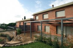 fenster-casas-unifamiliares-en-cabrera-de-mar-jardin