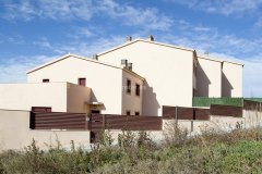 fenster-casas-adosadas-sant-marcal-lateral