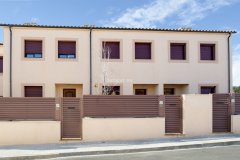 fenster-casas-adosadas-sant-marcal