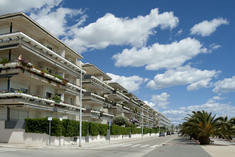 Apartaments Building-  Cubelles