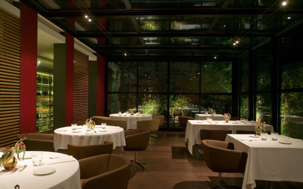 fenster-casa-torner-guell-restaurant
