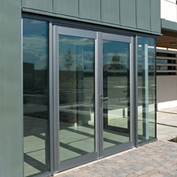 Portes d’alumini TITANE de Technal